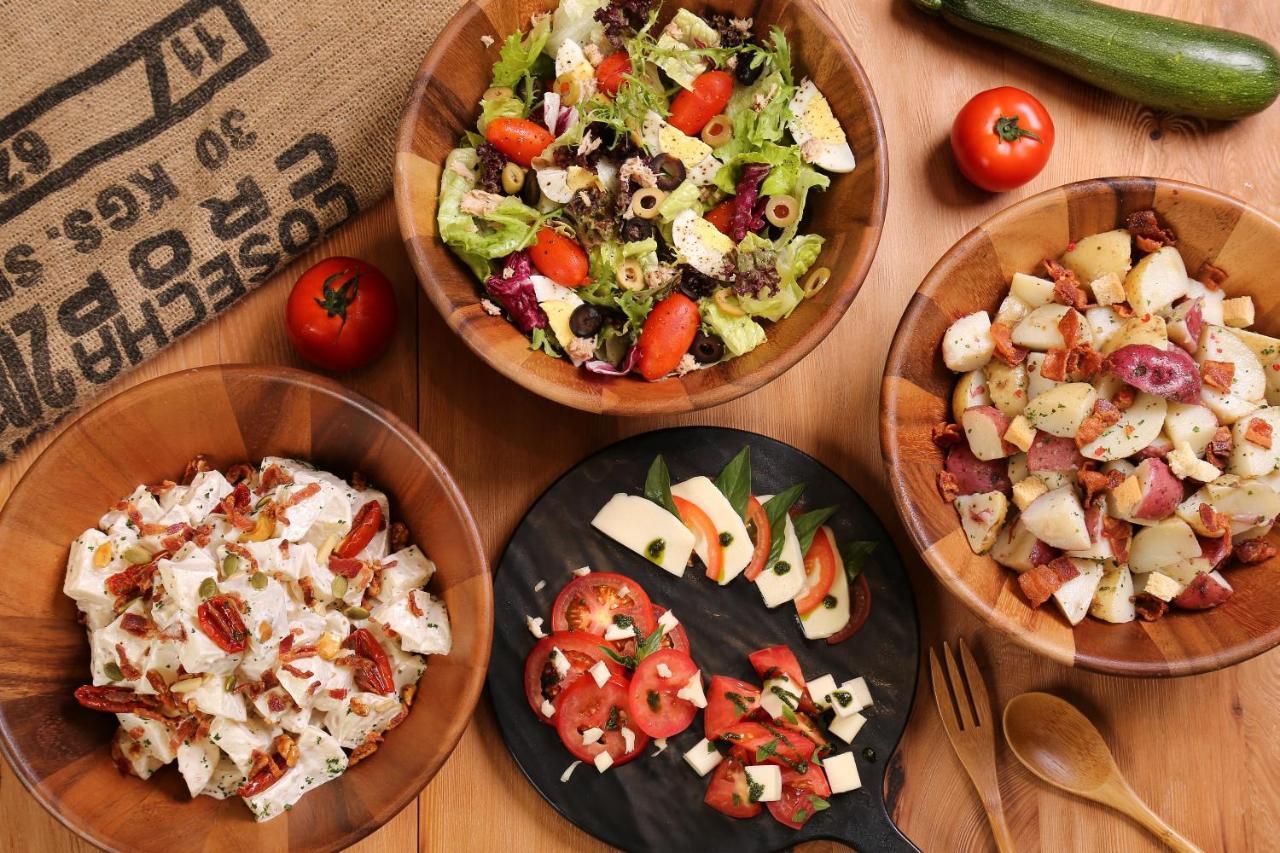 Hotel Indigo Kaohsiung Central Park By Ihg Esterno foto Salads