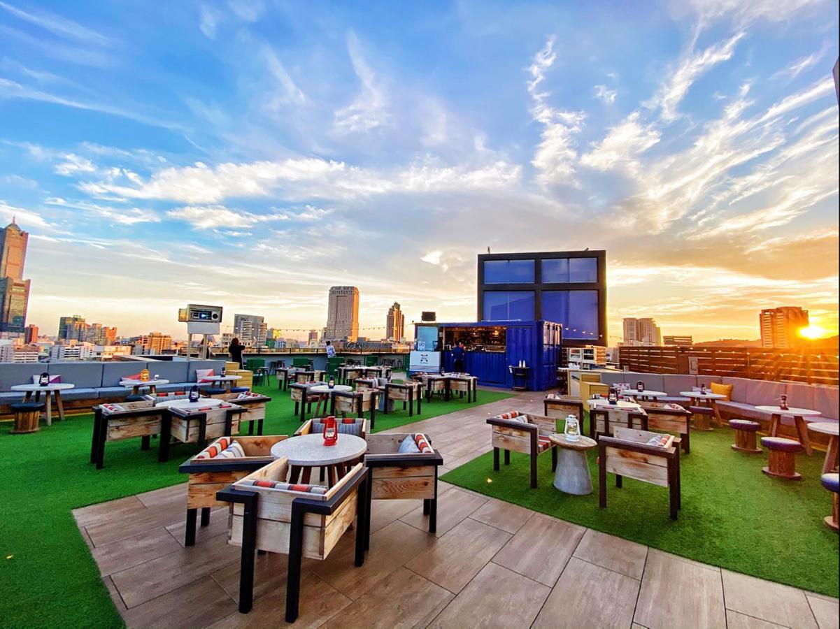 Hotel Indigo Kaohsiung Central Park By Ihg Esterno foto Rooftop bar
