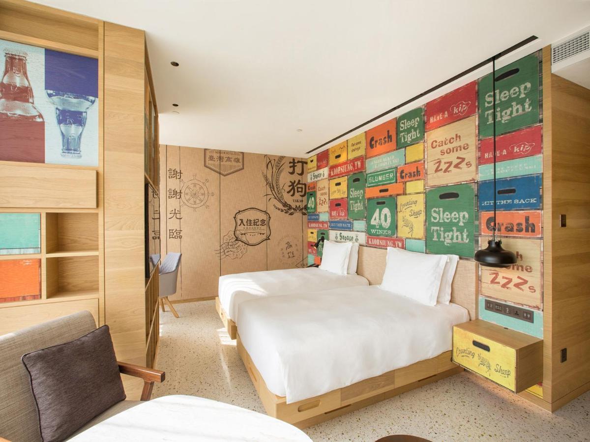 Hotel Indigo Kaohsiung Central Park By Ihg Esterno foto A room at the hotel