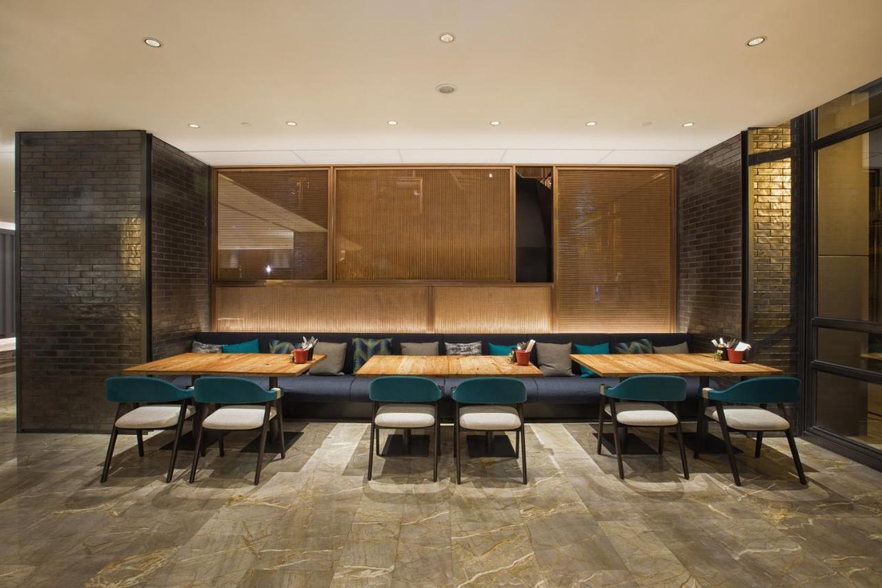 Hotel Indigo Kaohsiung Central Park By Ihg Esterno foto Restaurant in the hotel