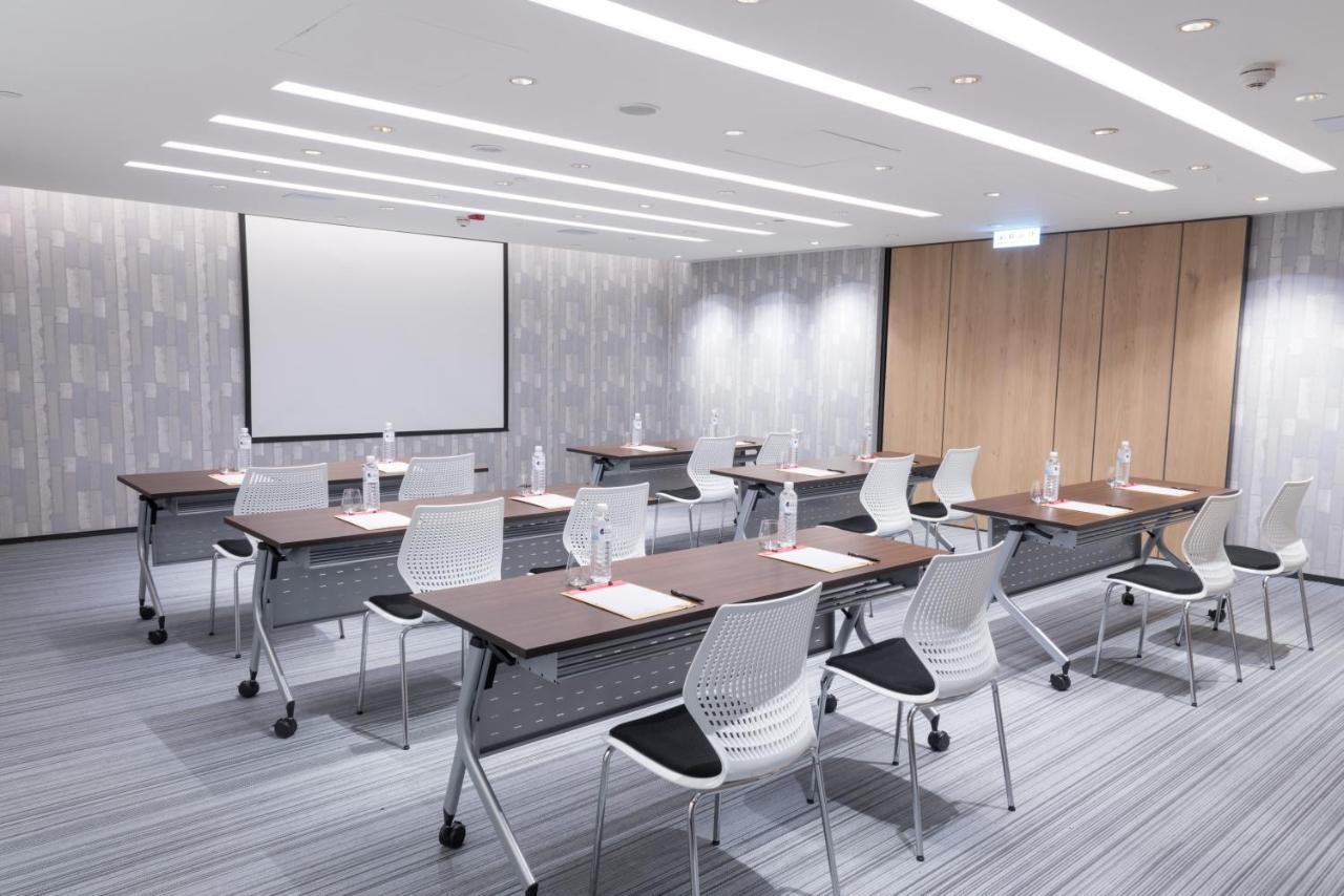 Hotel Indigo Kaohsiung Central Park By Ihg Esterno foto Meeting room